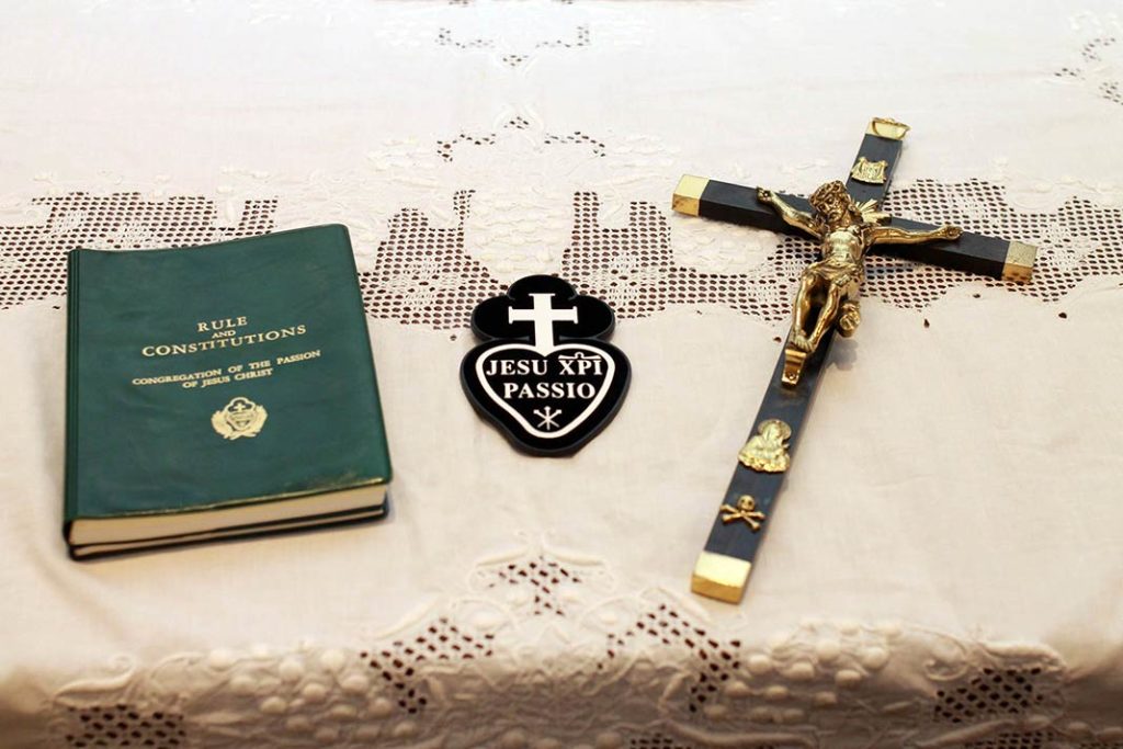 The Rule and Constitutions, Sign and Cross that Passionists receive at Profession.
