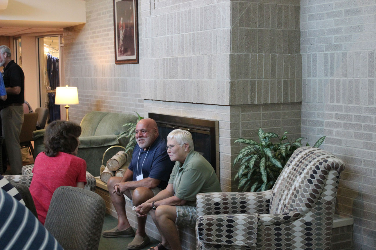 Jean Ryan talks with Al and Kathy Cucchetti.