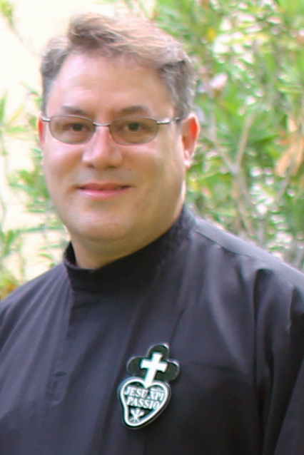 Photo of Fr. Alfredo Ocampo, Spanish Vocations Director